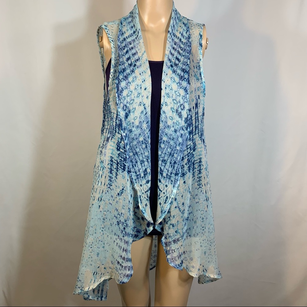 🩷 Light Blue & Navy Watercolor Drape Vest